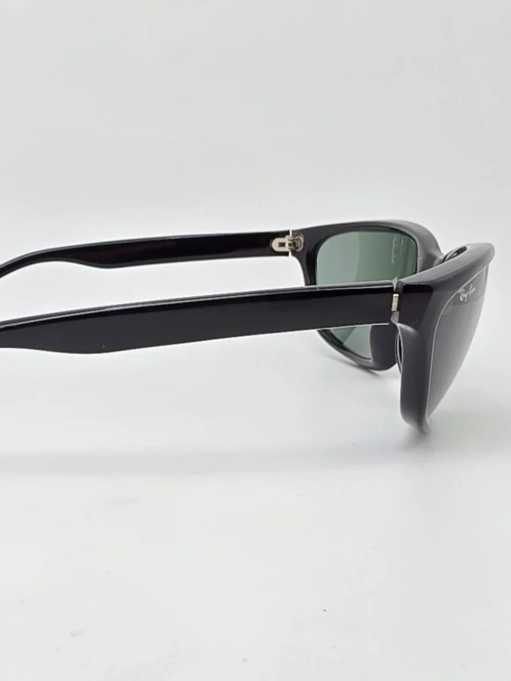 Ray-Ban B&L W3095 Gloss Black Frame G-15 Green Mineral Glass Lens Sunglasses